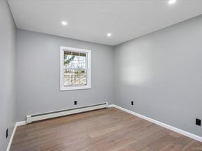 41 Embargo Place, North Babylon NY 11703