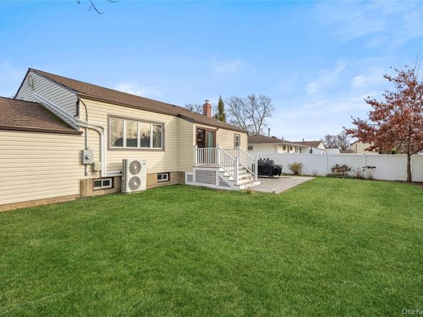 246 W 10th Street, Deer Park NY 11729