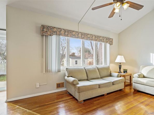 246 W 10th Street, Deer Park NY 11729