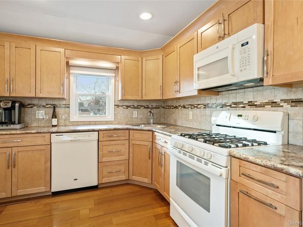 246 W 10th Street, Deer Park NY 11729