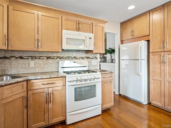 246 W 10th Street, Deer Park NY 11729