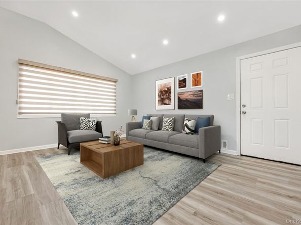 147 W Hampton Road, Lindenhurst NY 11757