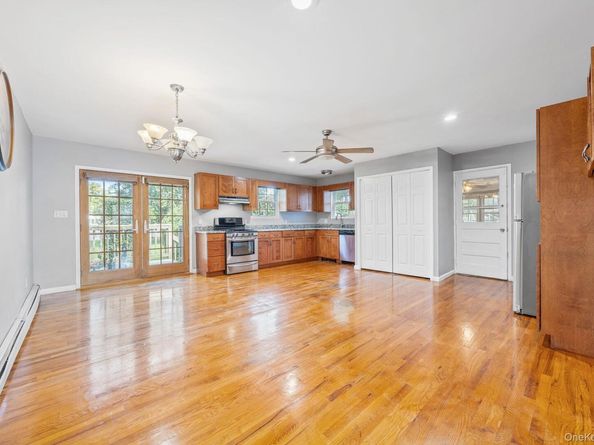 37 Bailey Avenue, Bay Shore NY 11706
