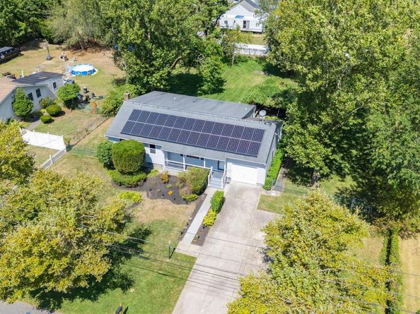 37 Bailey Avenue, Bay Shore NY 11706