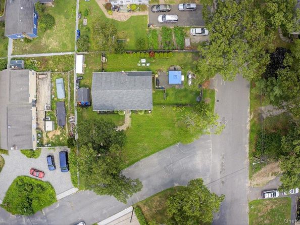73 Montauk Trail, Ridge NY 11961