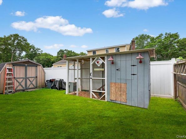73 Montauk Trail, Ridge NY 11961