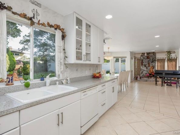 19 Wayside Lane, Wantagh NY 11793