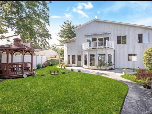 19 Wayside Lane, Wantagh NY 11793