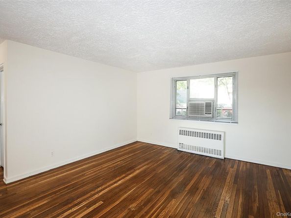220-04 Stronghurst Avenue 185, Queens Village NY 11427