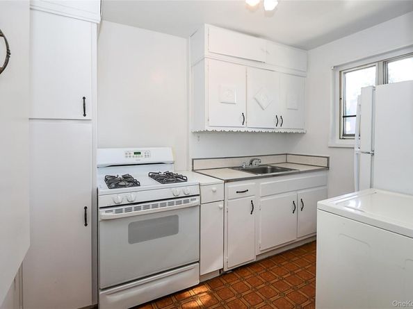 220-04 Stronghurst Avenue 185, Queens Village NY 11427