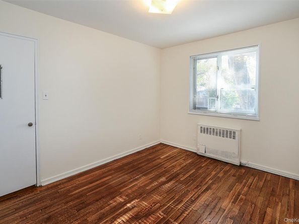 220-04 Stronghurst Avenue 185, Queens Village NY 11427