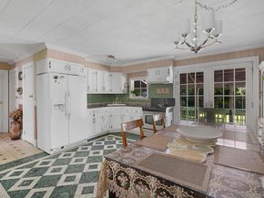18 Glade Road, Springs NY 11937