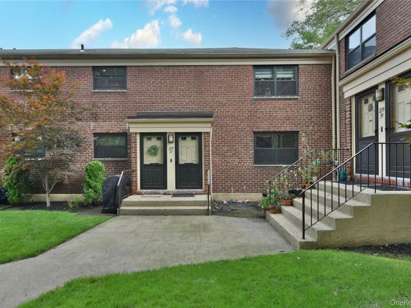 219-37 75th Avenue 160A2, Oakland Gardens NY 11364