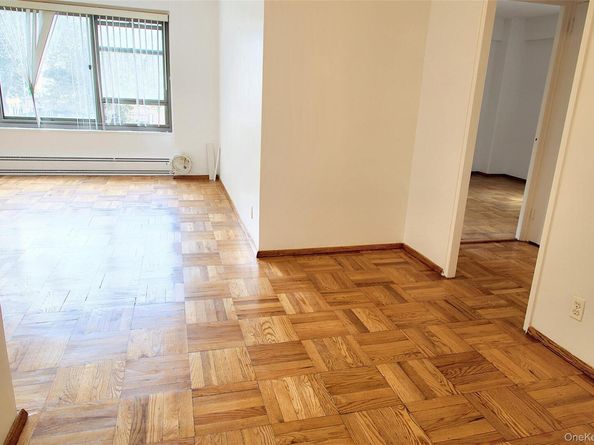 21-85 34th Ave 3B, Astoria NY 11106