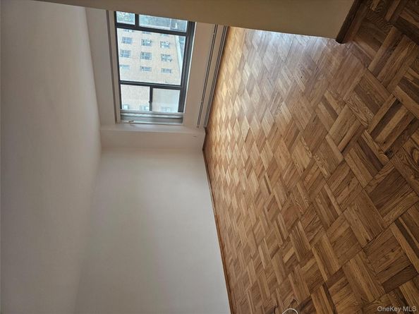 21-85 34th Ave 3B, Astoria NY 11106