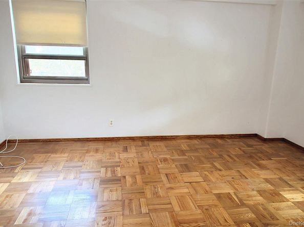 21-85 34th Ave 3B, Astoria NY 11106