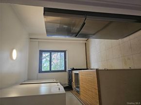 21-85 34th Ave 3B, Astoria NY 11106