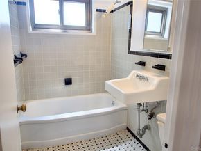 21-85 34th Ave 3B, Astoria NY 11106