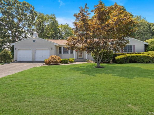 20 Revelyn Court, Sayville NY 11782