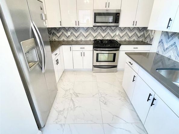 8385 116th St 4B, Kew Gardens NY 11418