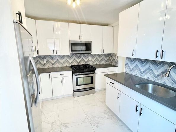 8385 116th St 4B, Kew Gardens NY 11418
