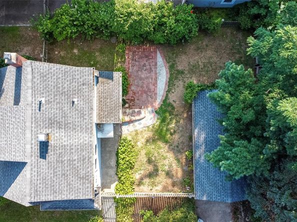 24 8th Avenue, Sea Cliff NY 11579