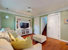 24 8th Avenue, Sea Cliff NY 11579