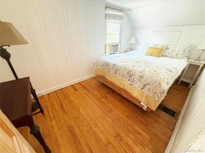 24 8th Avenue, Sea Cliff NY 11579