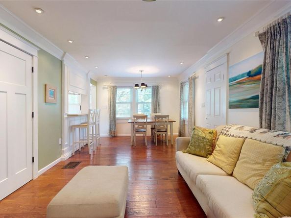 24 8th Avenue, Sea Cliff NY 11579