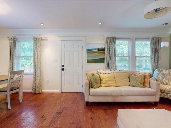 24 8th Avenue, Sea Cliff NY 11579