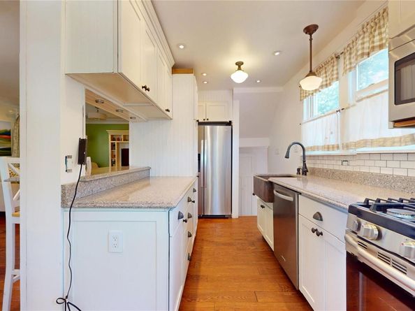 24 8th Avenue, Sea Cliff NY 11579