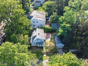 24 8th Avenue, Sea Cliff NY 11579