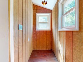 24 8th Avenue, Sea Cliff NY 11579