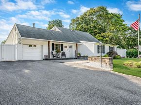 52 White Pine Way, Medford NY 11763