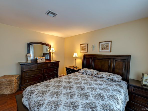 324 Brownfield Drive, Ridge NY 11961