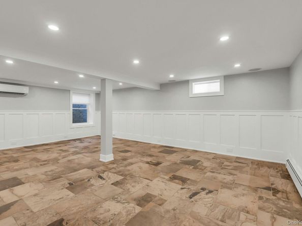 9 Arkays Avenue, East Islip NY 11730