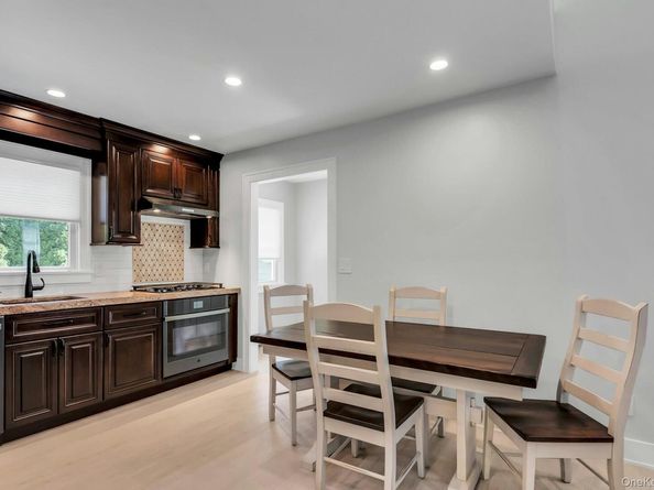 9 Arkays Avenue, East Islip NY 11730
