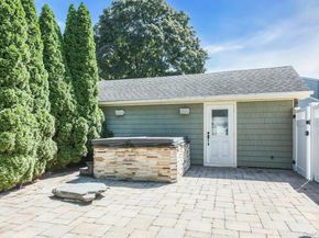 9 Arkays Avenue, East Islip NY 11730