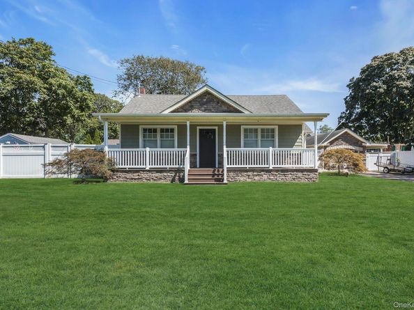9 Arkays Avenue, East Islip NY 11730