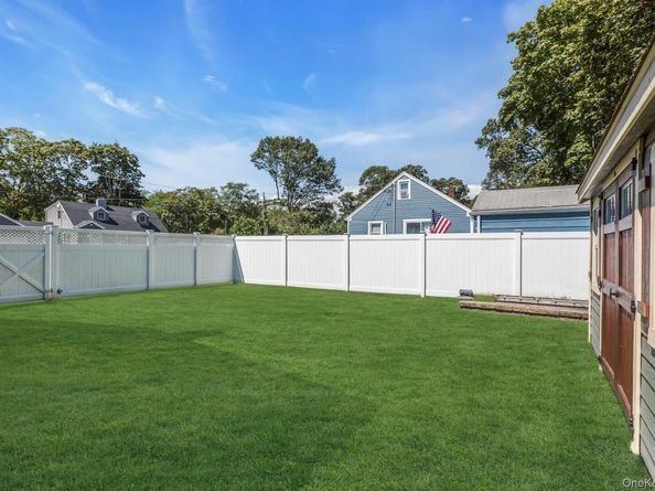 9 Arkays Avenue, East Islip NY 11730