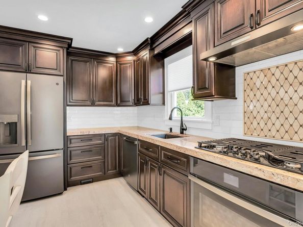 9 Arkays Avenue, East Islip NY 11730