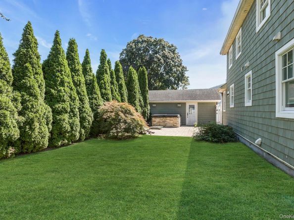 9 Arkays Avenue, East Islip NY 11730