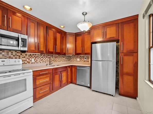 253 Raff Avenue, Carle Place NY 11514