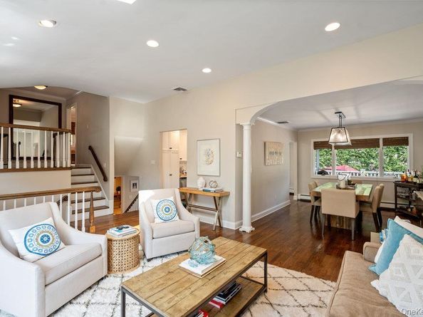 2 Flower Lane, Jericho NY 11753