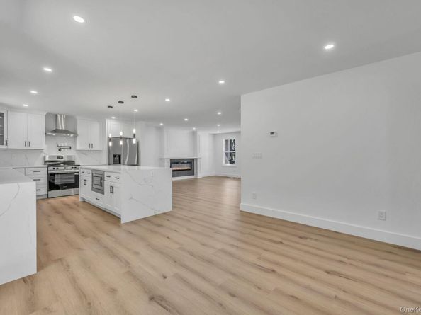 39 Lakeview Drive, Middle Island NY 11953