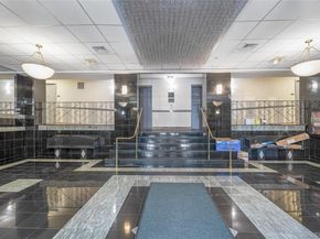 25 W Broadway 204, Long Beach NY 11561