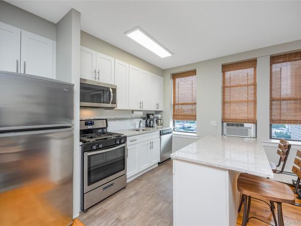 25 W Broadway 204, Long Beach NY 11561
