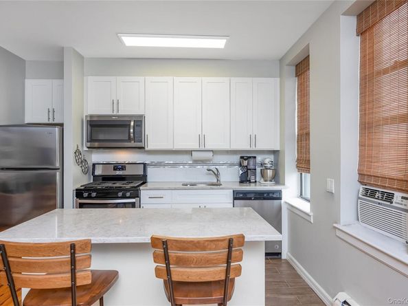 25 W Broadway 204, Long Beach NY 11561