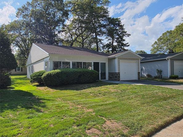 160 Laurance Lane, Ridge NY 11961