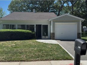 160 Laurance Lane, Ridge NY 11961